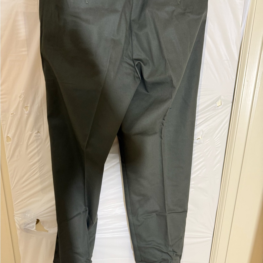Dockers Men's Charcoal Dress Pants